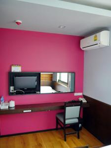
A television and/or entertainment center at At One Inn Hualampong
