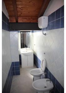 Bathroom sa Costa Verde Apartment