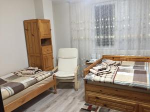 Tempat tidur dalam kamar di Elenite Guesthouse