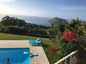 A view of the pool at Casa do Coronel or nearby