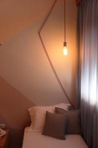 Posteľ alebo postele v izbe v ubytovaní Pinehouse King Suite