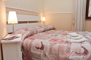 מיטה או מיטות בחדר ב-Annarè Home Holiday