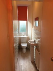 Ένα μπάνιο στο Scotstoun 1 Bed Flat +14 φωτογραφίες