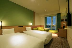 Tempat tidur dalam kamar di THE SINGULARI HOTEL & SKYSPA at UNIVERSAL STUDIOS JAPAN