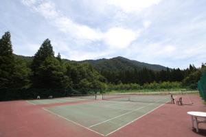 Hotel Angel Grandia Echigo Nakazato tesisi ve yakınında tenis ve/veya squash olanakları