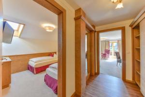 Ein Bett oder Betten in einem Zimmer der Unterkunft Posthotel Hofherr
