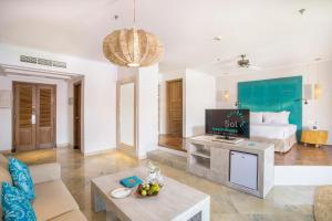 TV a/nebo společenská místnost v ubytování SOL by Meliá Benoa Bali All inclusive
