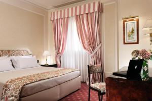 Letto o letti in una camera di Hotel De La Ville