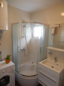 Kúpeľňa v ubytovaní Apartman Karlo + 28 fotografií