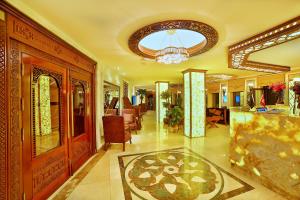 a living room with a chandelier and a lobby at Kaya Ninova Hotel in Mardin