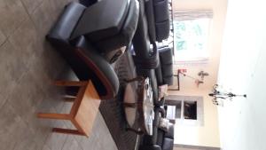 Гостиная зона в Hoyohoyo Machadostud Lodge