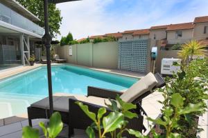A piscina em ou perto de Tides Hotel
