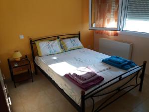 A bed or beds in a room at Dimitrios Apartments