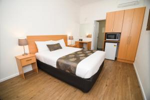 Kuchyň nebo kuchyňský kout v ubytování Dandenong Motel