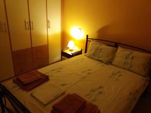 A bed or beds in a room at Dimitrios Apartments