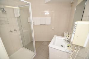 Koupelna v ubytování Dandenong Motel + 31 fotografií