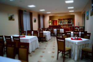 Restaurant ou autre lieu de restauration dans l'établissement Hotel MCT