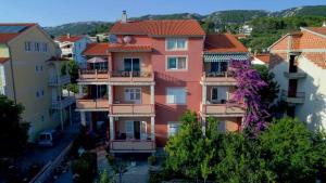 Nespecifikovaný výhled na hory nebo výhled na hory při pohledu z apartmánu
