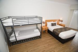 Postel nebo postele na pokoji v ubytování Dandenong Motel