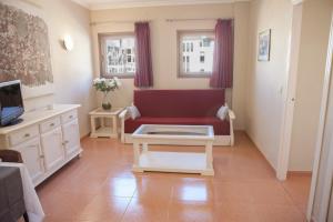 A seating area at Apartahotel Aguadulce