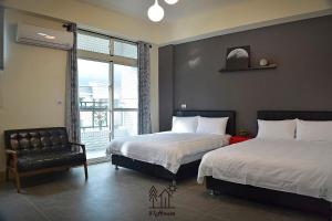 Rúm í herbergi á No.51 Ruisui Homestay