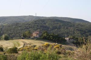 A general mountain view or a mountain view taken from a vidéki vendégházakat