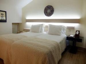 Ένα ή περισσότερα κρεβάτια σε δωμάτιο στο Family Secrets Santo André +35 φωτογραφίες