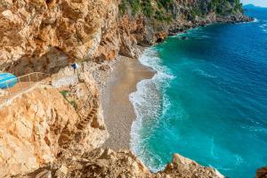a view of a beach on a cliff at Apartments Villa Kabalero in Gruda
