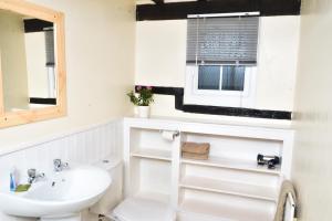Ένα μπάνιο στο Wrenbury Mill Apartment +14 φωτογραφίες