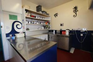 Pitlochry Backpackers tesisinde mutfak veya mini mutfak