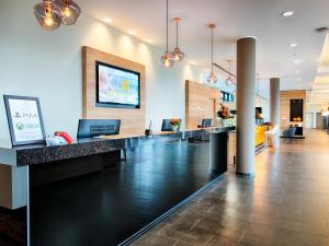 TV a/nebo společenská místnost v ubytování LOGINN Hotel Leipzig