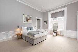 Foto da galeria de ALTIDO Spacious and Bright 1bed Apt, short walk from Princes street em Edimburgo