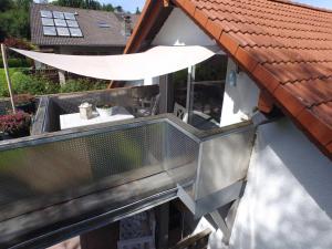 an outdoor grill with a white awning on a house at Solling-Lounge in Holzminden