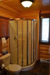 A bathroom at Selenia Lodge- Résidences et Chalets dans les Laurentides