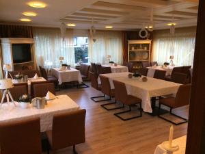 A restaurant or other place to eat at Teutonia Hotel
