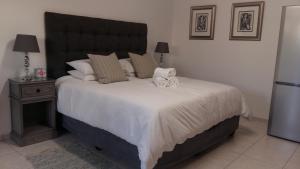 Кровать или кровати в номере Aspasia Agency CC