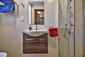 Koupelna v ubytování Central Suites St. Julian's + 32 fotografií