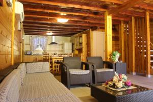 Posezení v ubytování Camping & Bungalows Oasis