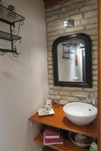 A bathroom at "Au Saint-Jean