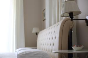 A bed or beds in a room at Acquadellarte B&B