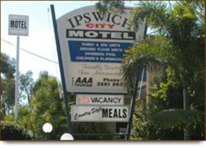 a street sign that reads "no parking" at Ipswich City Motel in Ipswich
