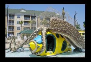 un parc aquatique avec une pieuvre sur une aire de jeux dans l'établissement Unit at the Sheraton Broadway Plantation, à Myrtle Beach