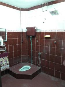 Kylpyhuone majoituspaikassa Homestay Ustaz