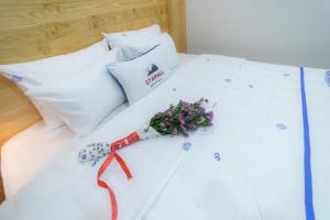 Postel nebo postele na pokoji v ubytování Starhill Hotel