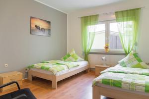 a bedroom with two beds and a window at Apartment Wideystrasse in Witten