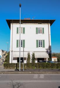 Foto dalla galleria di Charme con Parcheggio a Lucca