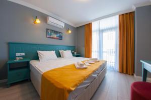 Ένα ή περισσότερα κρεβάτια σε δωμάτιο στο Room Room Motel