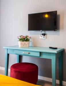 Μια τηλεόραση ή/και κέντρο ψυχαγωγίας στο Room Room Motel