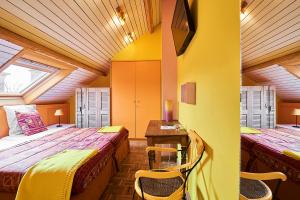 Postel nebo postele na pokoji v ubytování Full House Hotel