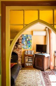 TV a/nebo společenská místnost v ubytování Como Cottage Accommodation